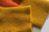 ผู้ผลิต OEM กำหนดเองผู้ชายเสื้อสวมหัวจับคู่สีเสื้อกันหนาวแฟชั่นถักเรียบง่าย