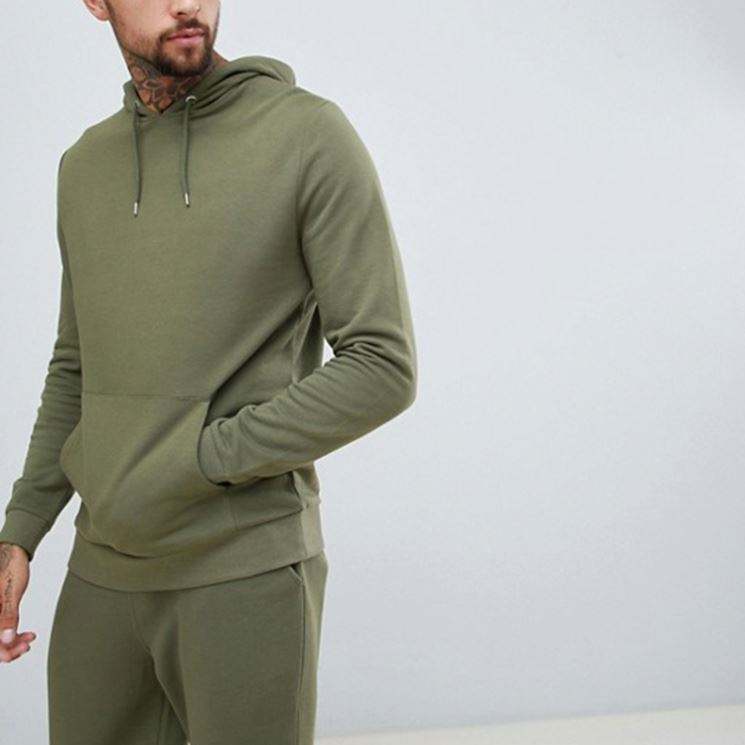 Hersteller von Jogginganz&uuml;gen f&uuml;r Herren, schlichter Trainingsanzug, Kapuzenpullover, schmal zulaufende Jogginghose in Khaki