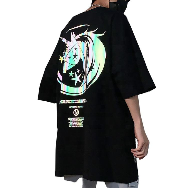 Zak&aacute;zkov&aacute; trička s kr&aacute;tk&yacute;m ruk&aacute;vem Unisex 100% bavlna Trička s reflexn&iacute;m potiskem loga