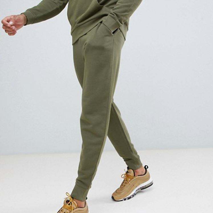 Hersteller von Jogginganz&uuml;gen f&uuml;r Herren, schlichter Trainingsanzug, Kapuzenpullover, schmal zulaufende Jogginghose in Khaki