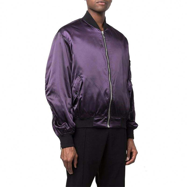 OEM-Hersteller kundenspezifische M&auml;nner hochwertige Mode Windjacke Langarm Stehkragen Rei&szlig;verschluss lila Satin Nylon Bomberjacke