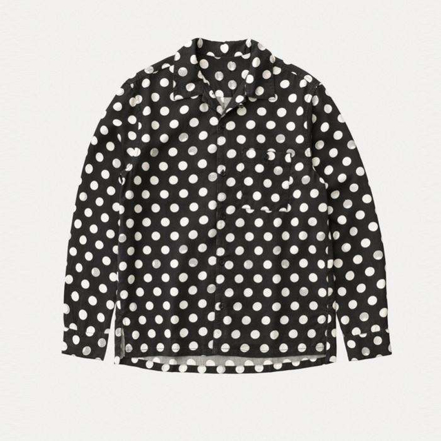 OEM v&yacute;robce Nov&yacute; m&oacute;dn&iacute; design 100% Polyester B&iacute;l&eacute; tečky Čern&aacute; P&aacute;nsk&aacute; košile s dlouh&yacute;m ruk&aacute;vem