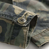 Muoti Miesten vaatteet Allover Camo Printed Denim Takki Suppilo Neck Button Up Miesten takki