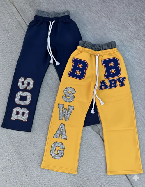 Pantalones de ch&aacute;ndal holgados con dise&ntilde;o personalizado, pantalones de ch&aacute;ndal de pierna ancha holgados de 480 Gsm, pantalones de ch&aacute;ndal de cintura doble con letras de diamantes de imitaci&oacute;n en blanco, Unisex
