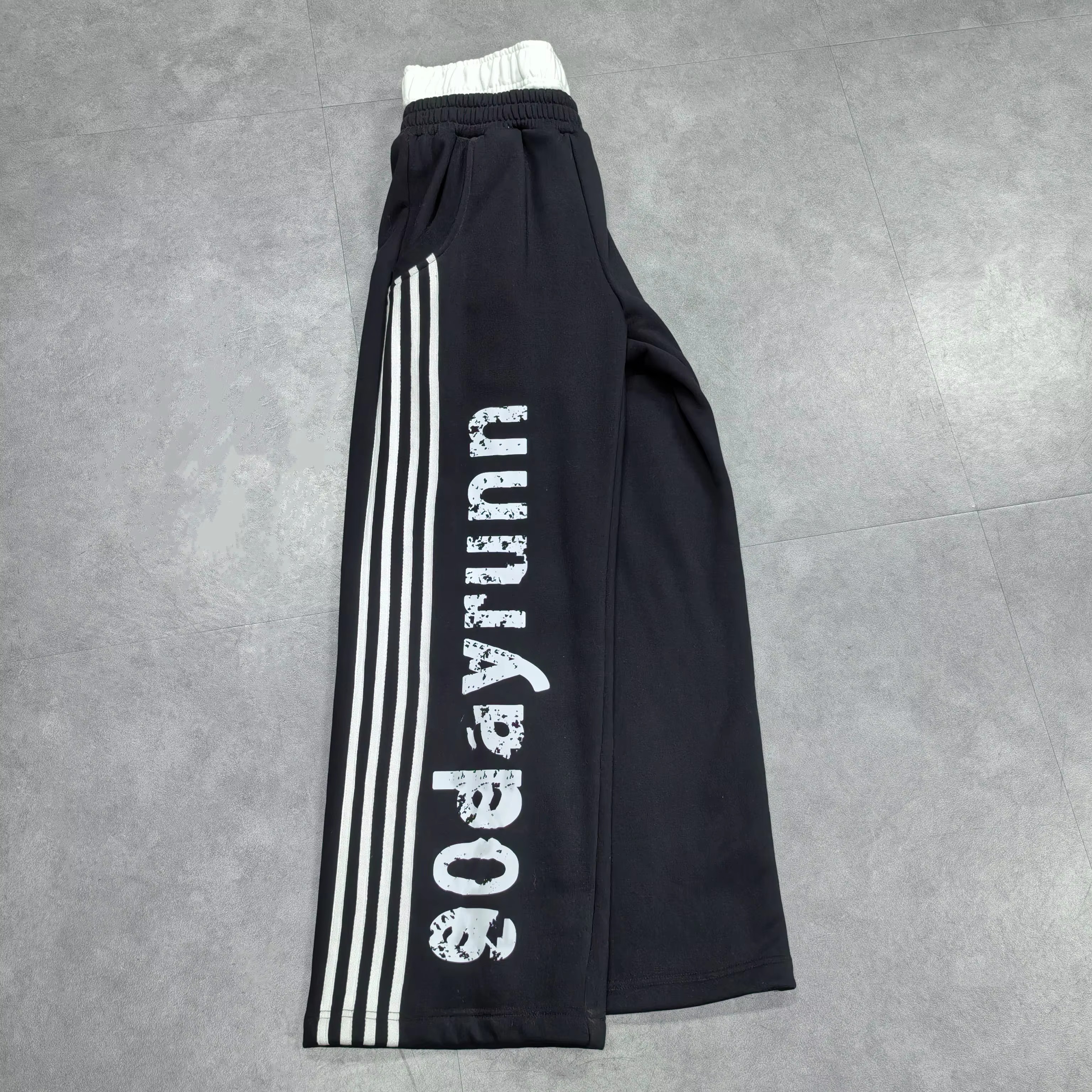 Pantalones deportivos holgados y pesados ​​acampanados con pierna ancha y cintura doble para hombre, pantalones bordados con estampado DTG