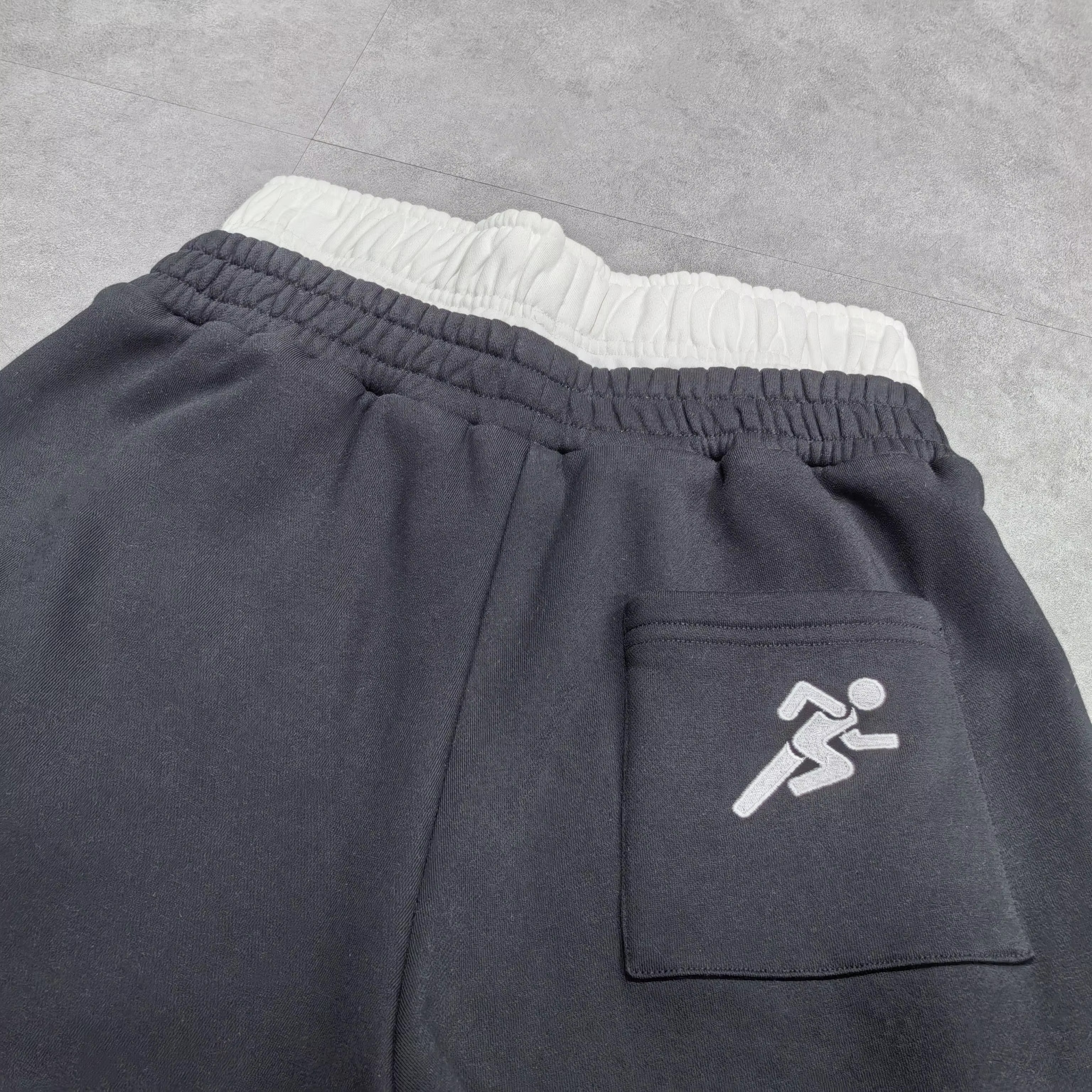 Pantalones deportivos holgados y pesados ​​acampanados con pierna ancha y cintura doble para hombre, pantalones bordados con estampado DTG